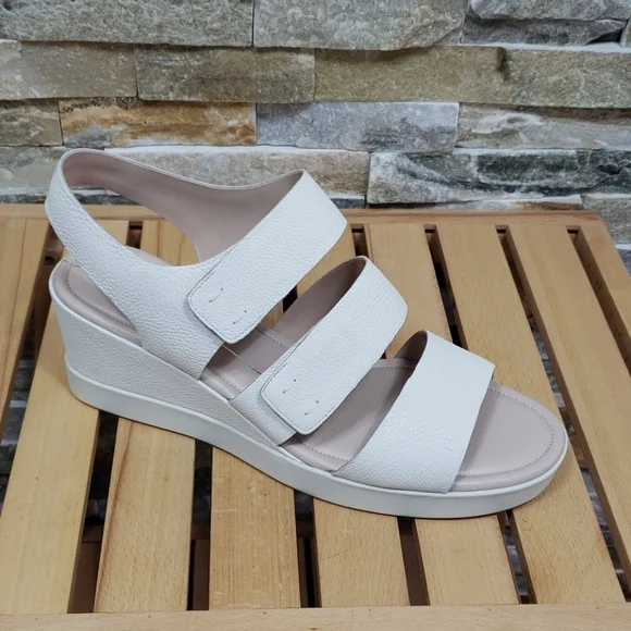 🎁 ECCO Women's Shape Wedge Plateau Fashion Sandal